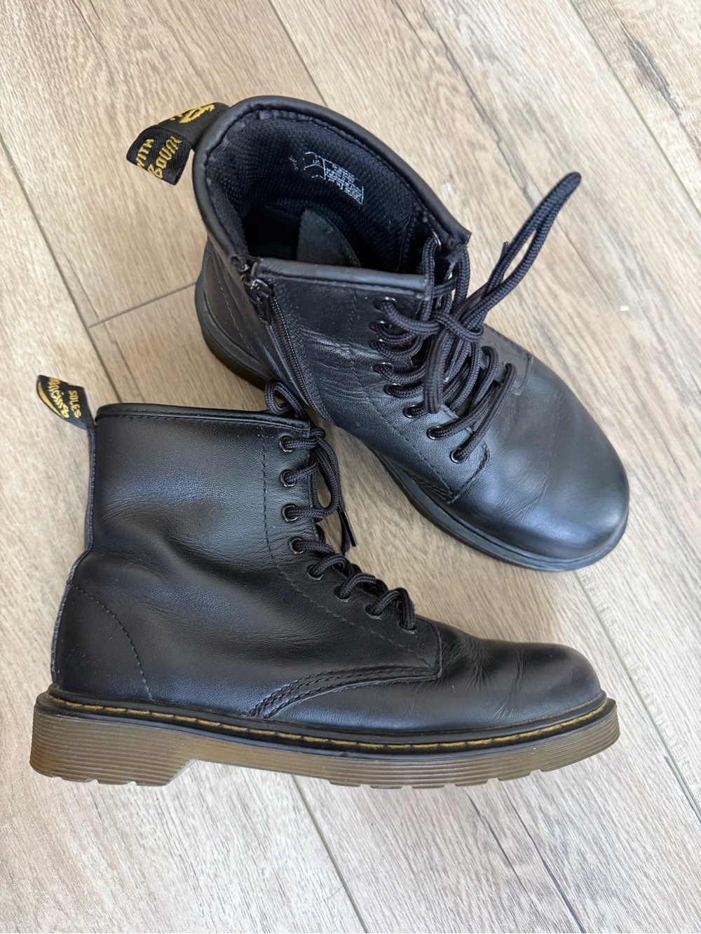 Dr. Martens 1460 Junior boots size 3